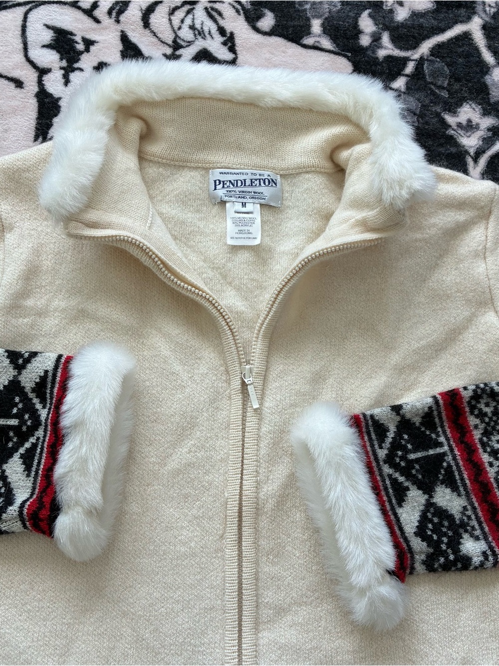 000 - WOMENS PENDLETON PORTLAND OREGON ZIP UP FUR SWEATER